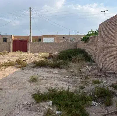 زمین دیوار کشی شده، کوی آریا