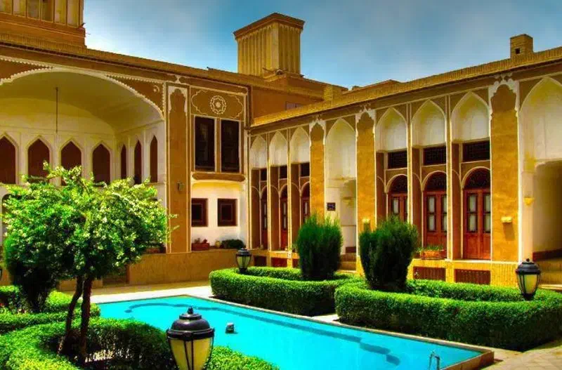 خانه گلنگی ۲۲۰متر