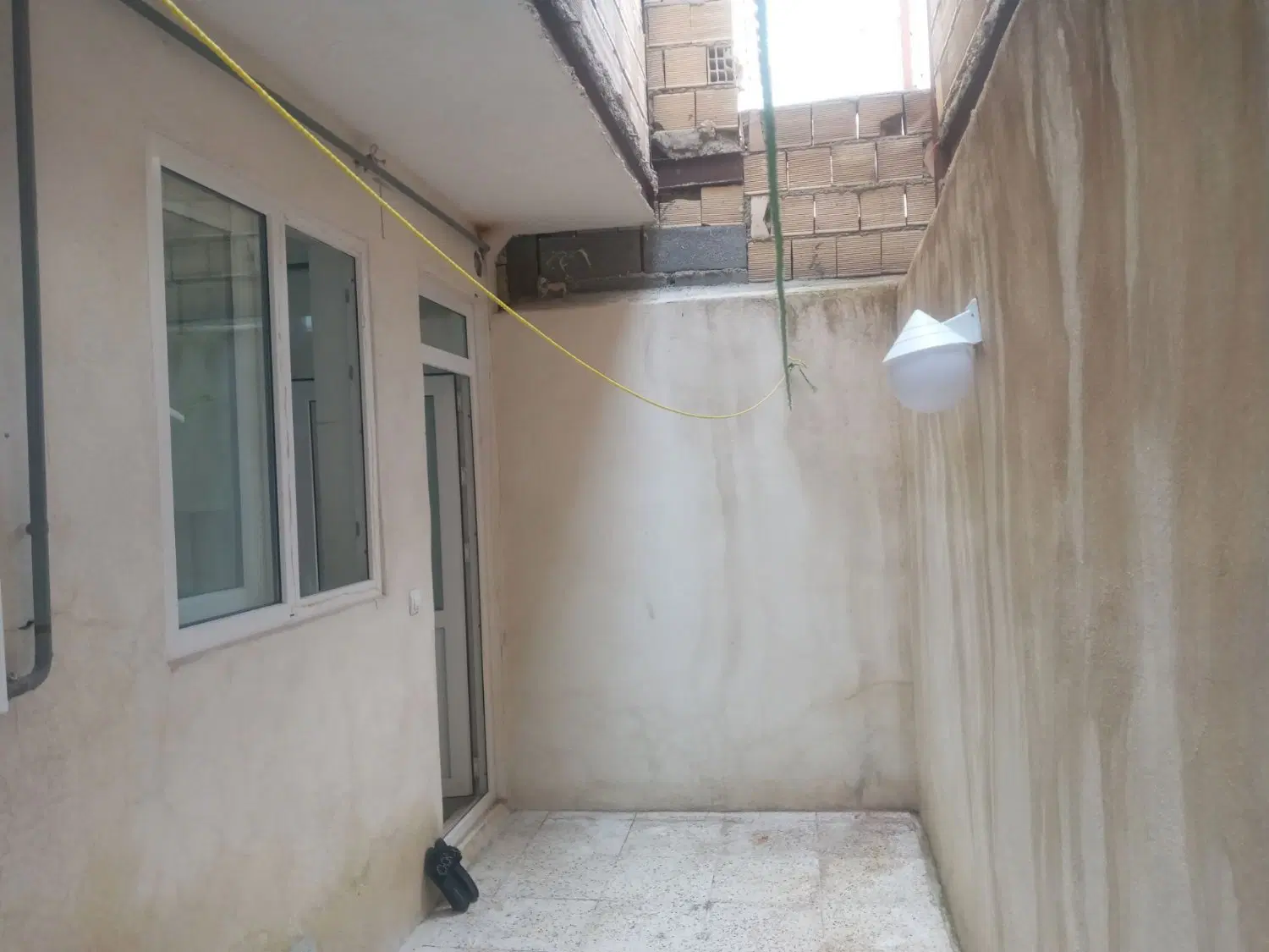 خانه‌ی اجاره‌ای دوشان، عبور مجزا