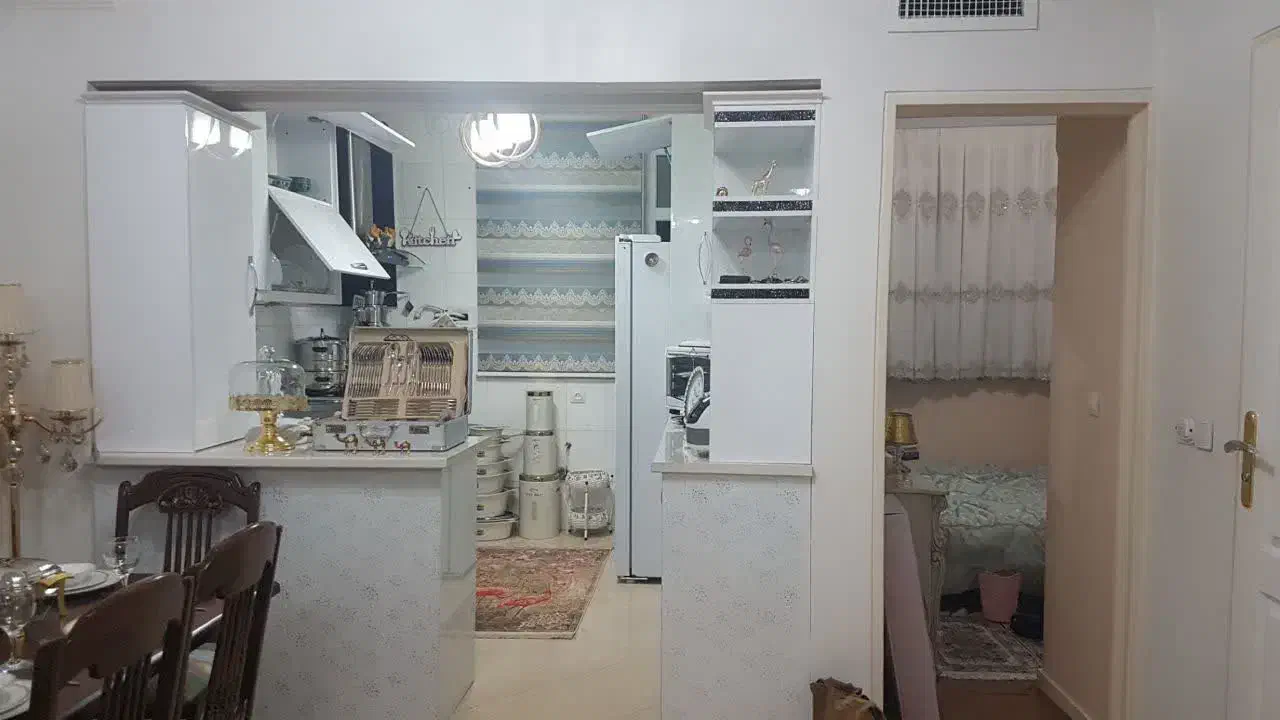 اپارتمان خیابان درختی