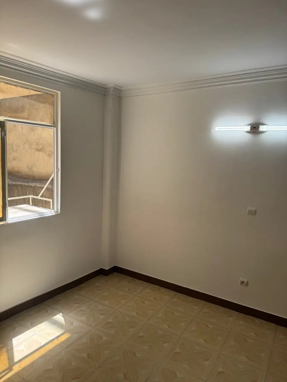 ۶۰متر_ پارکینگ و انباری
