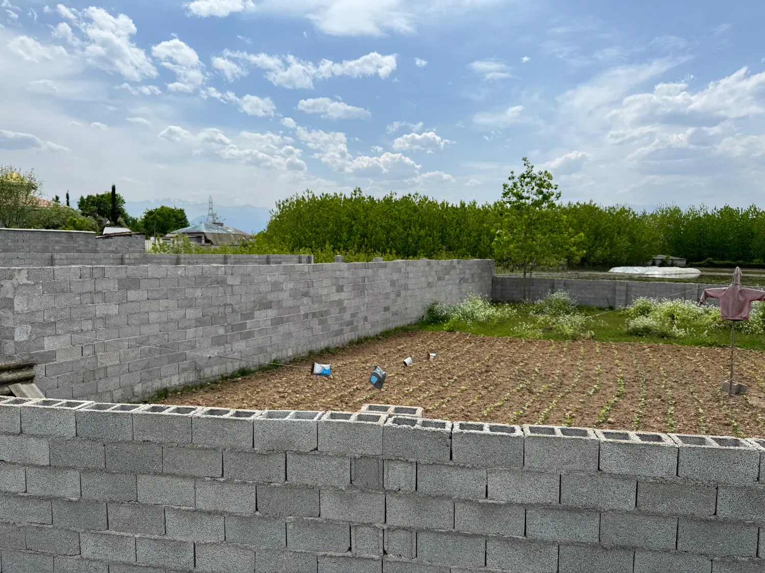 ۳۰۰متر زمین مسکونی دوردیوار