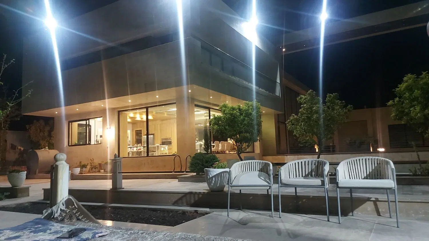 ویلایی ۶۰۰متر برخیابان مناسب مدارس آموزشگاه درمانی