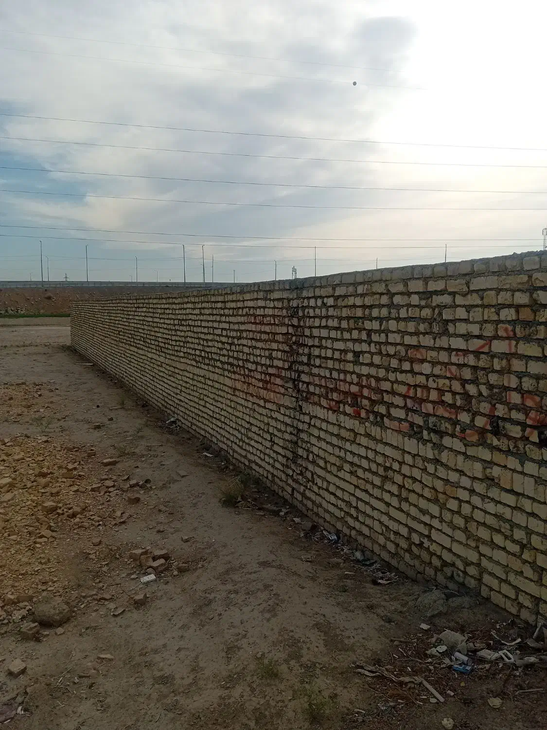 زمین ۴ دیواری زمان اباد و مولنجان
