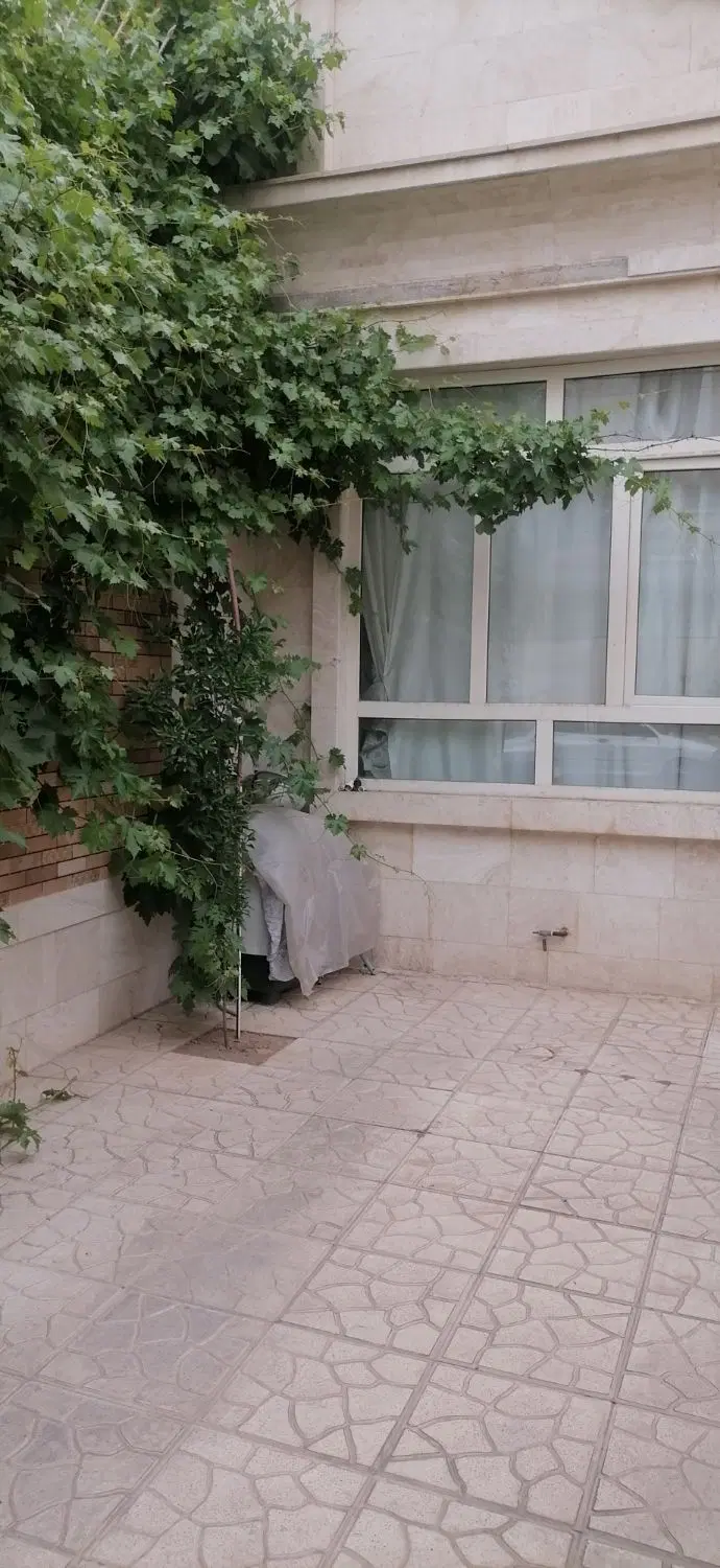 خونه ویلایی حیاط دار فروشی فاز 2