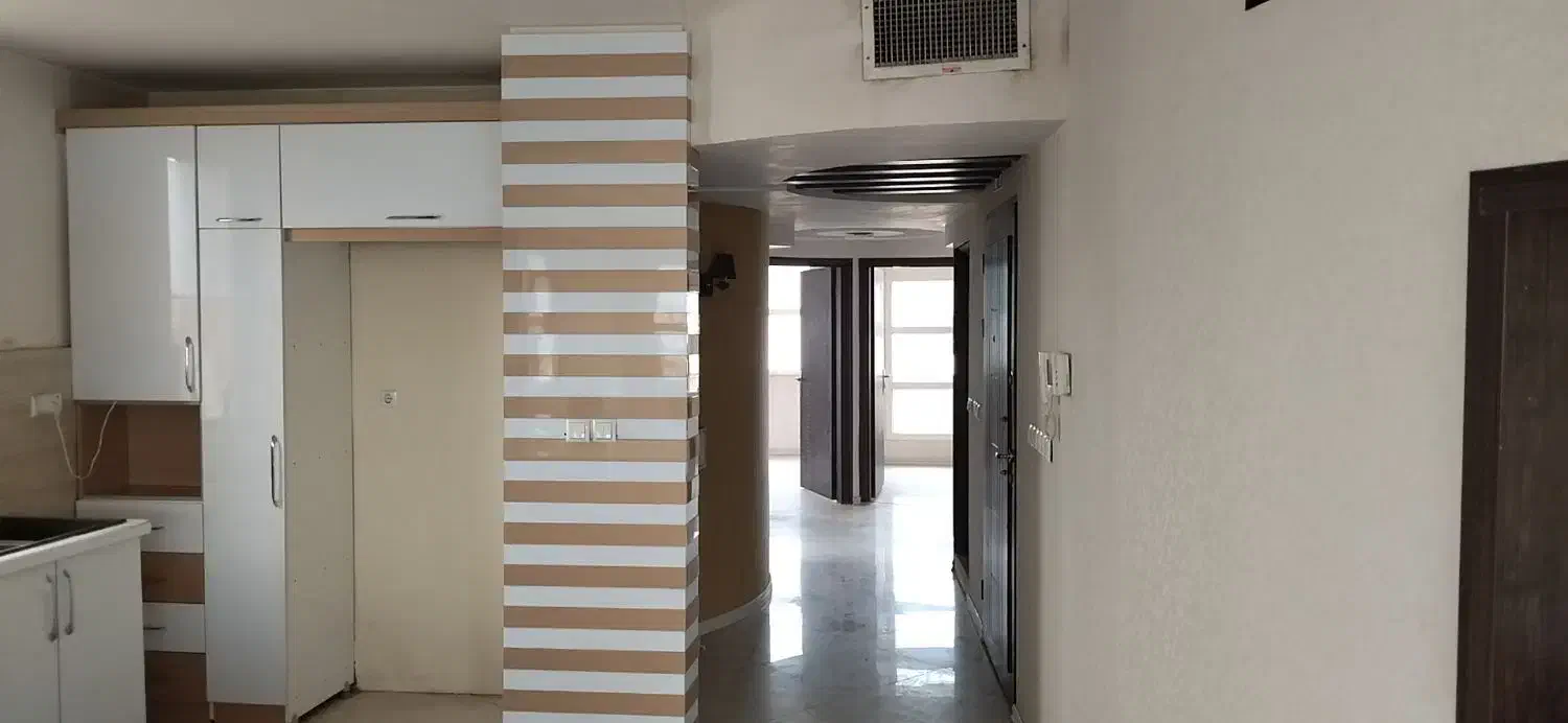 آپارتمان سه خوابه شیک در ابتدای لادن