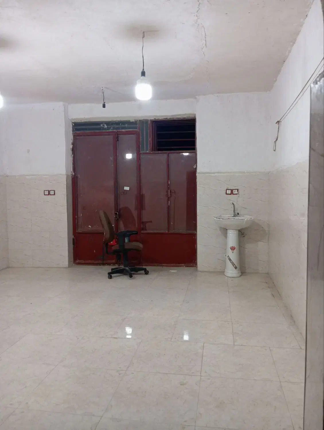 یک باب مغاره اجاره داده میشود