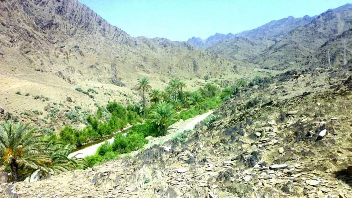 زمین۳ هزارمترو ۲۰۰ به مبلغ ۲میلیارد و ۵۰۰