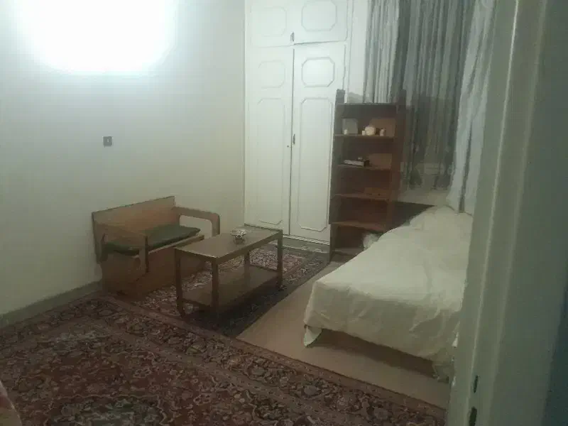 همخانه خانم موجه و مسئولیت پذیر