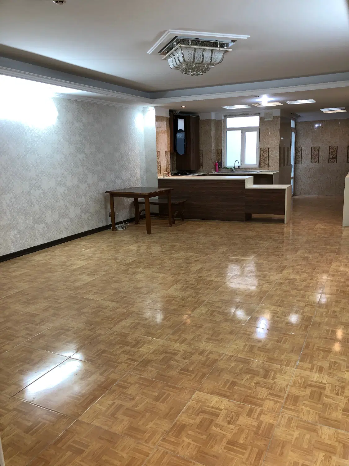 ۱۲۰ متری ارامنه طبقه اول