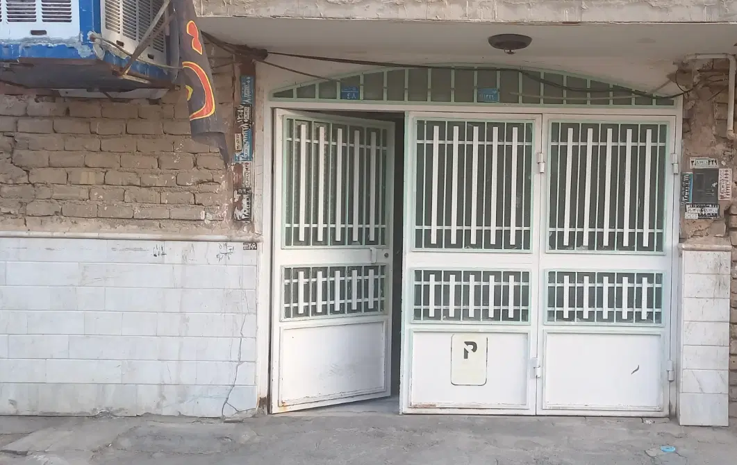خانه دو طبقه و نیم، دو کلّه