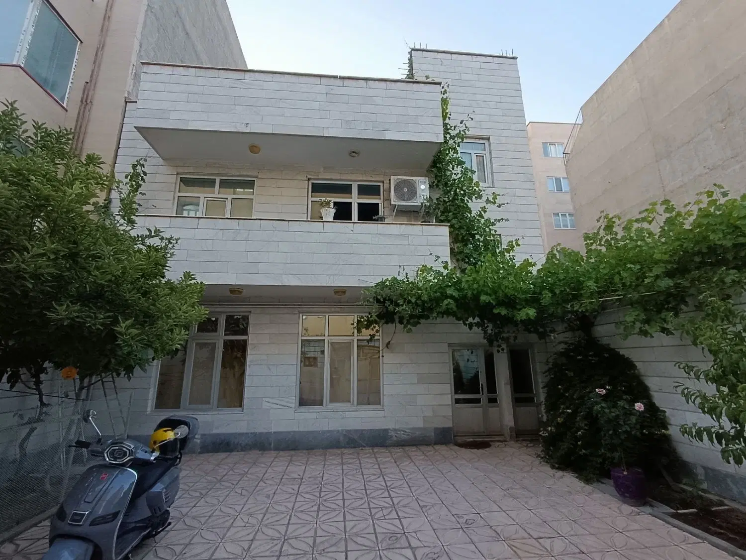 خانه ویلایی دو طبقه ۲۰۰ متری