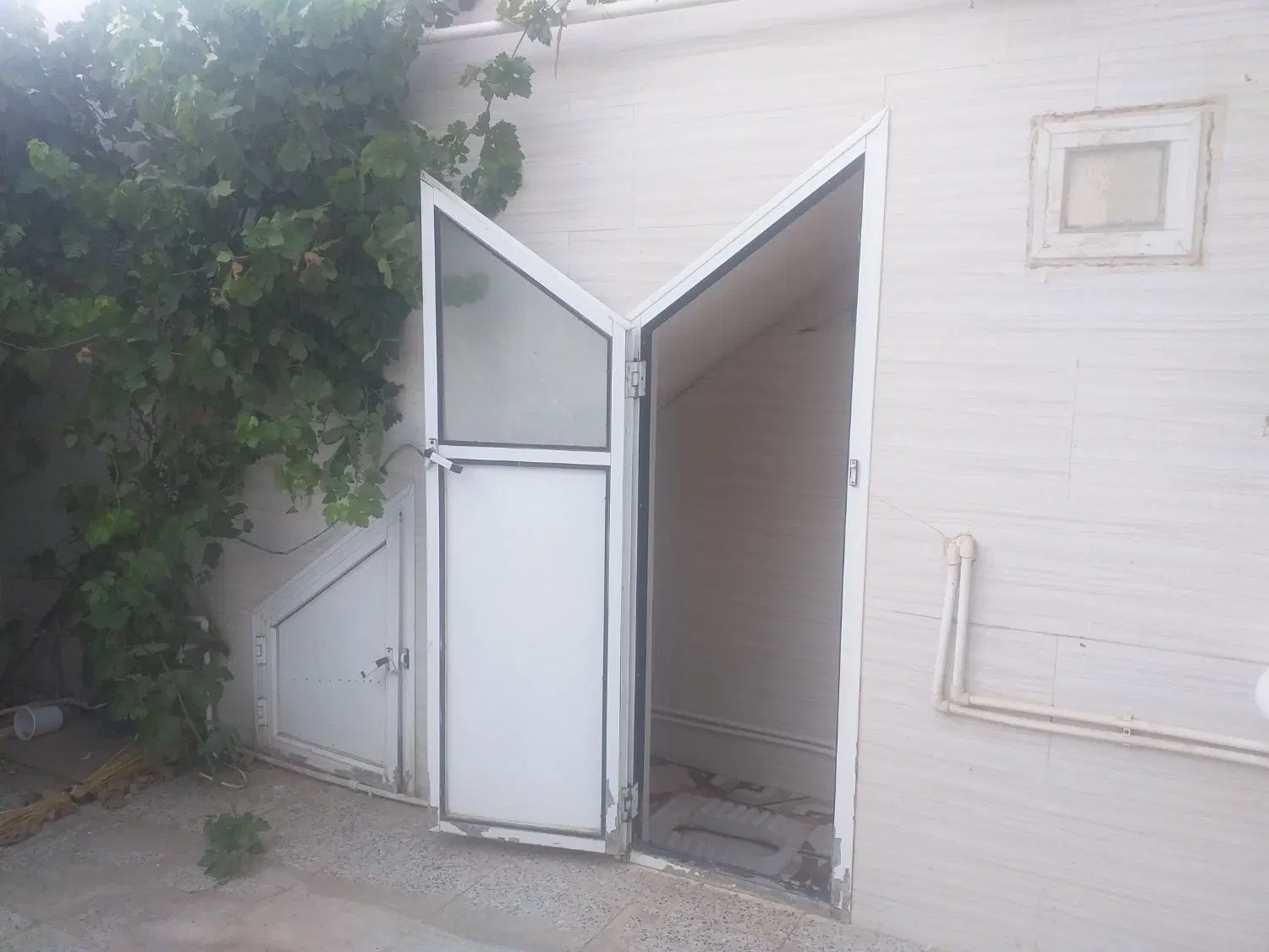 ساختمان مسکونی پاپی خالدار سفلی