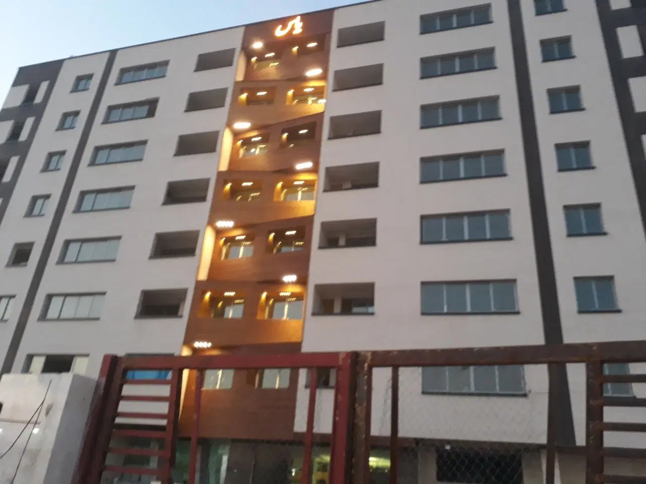 آپارتمان نوساز خیابان درخشان امام خمینی یاس