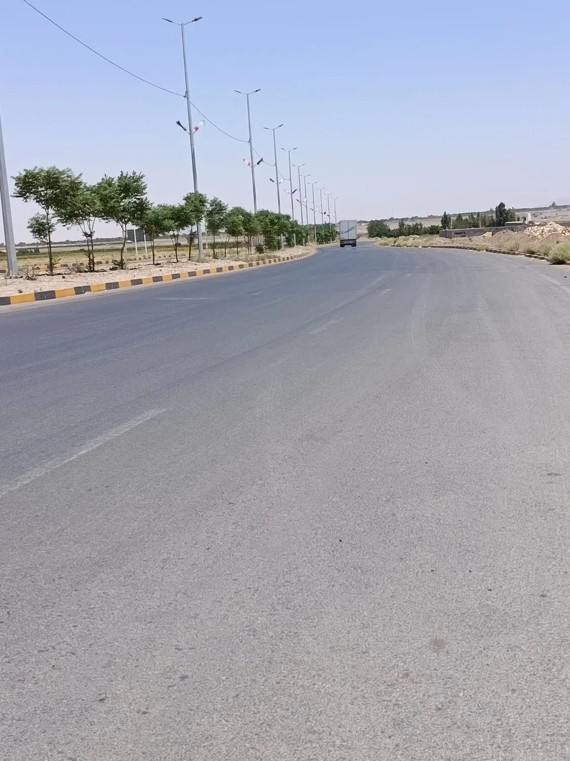 فروش زمین بر جاده در شهر آوه