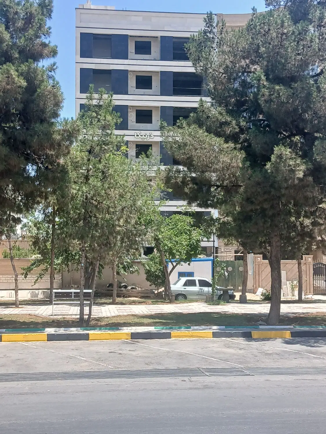 اپارتمان ۱۲۲ متری بربلوار رحمت شرقی کنار روگذر