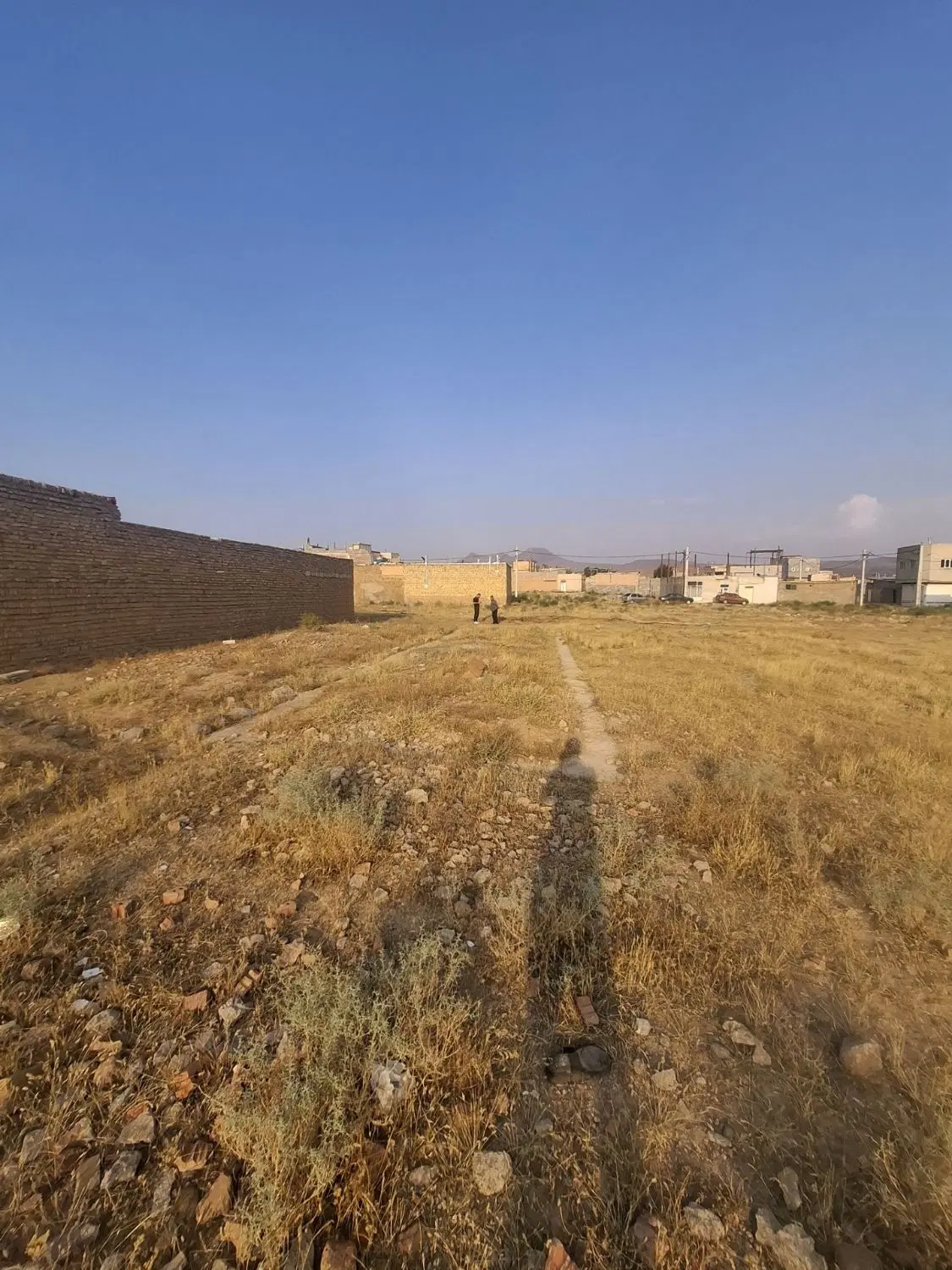 زمین کلنگی پی ریزی شده