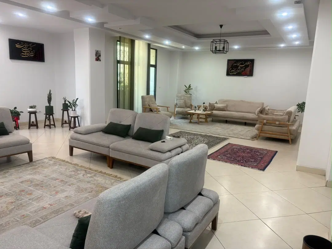 ویلایی ۳ طبقه کوی اتحاد