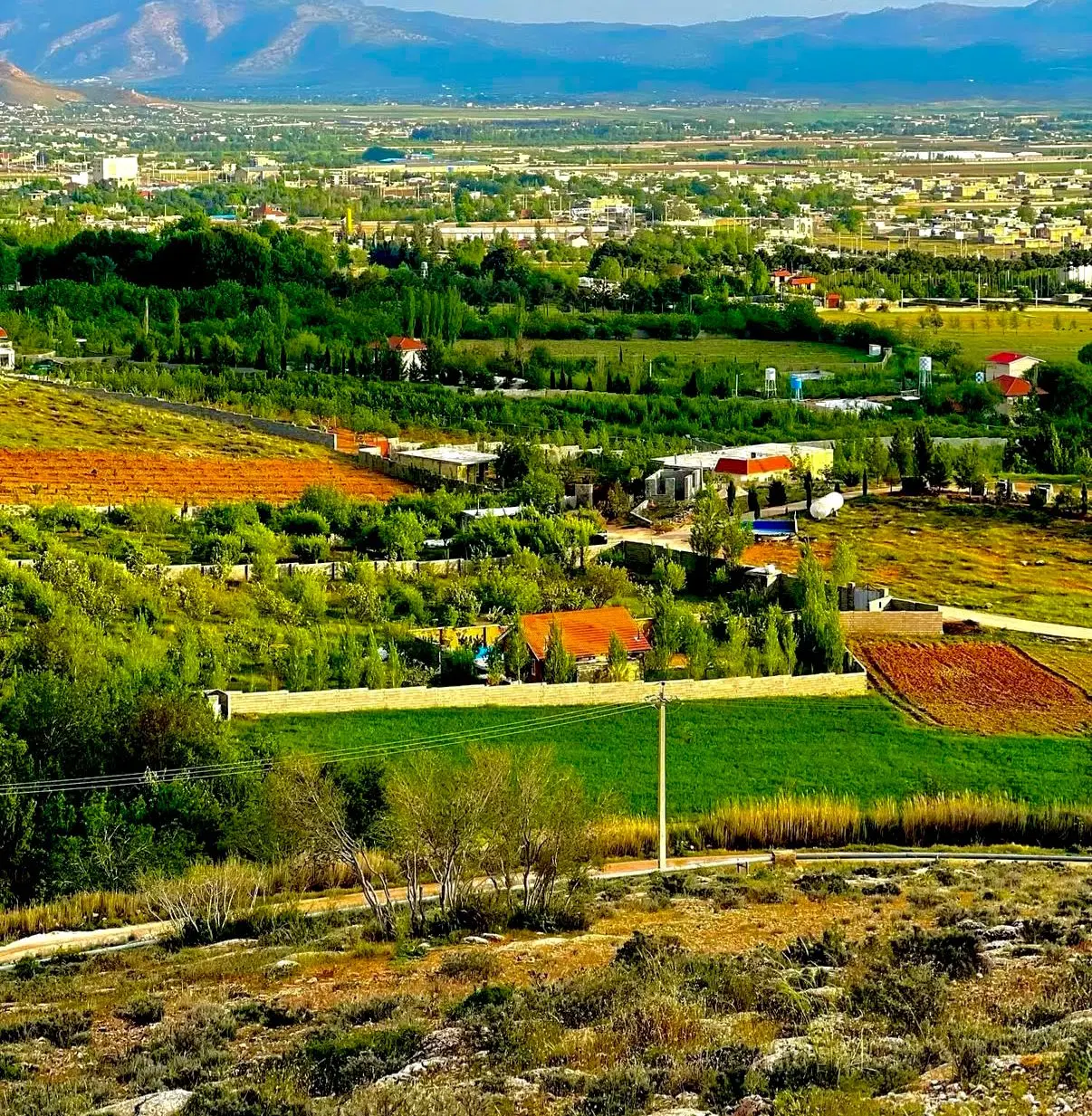 ویلایی ۲۰۰ متر ، بر بلوار ارتش ، تجاری