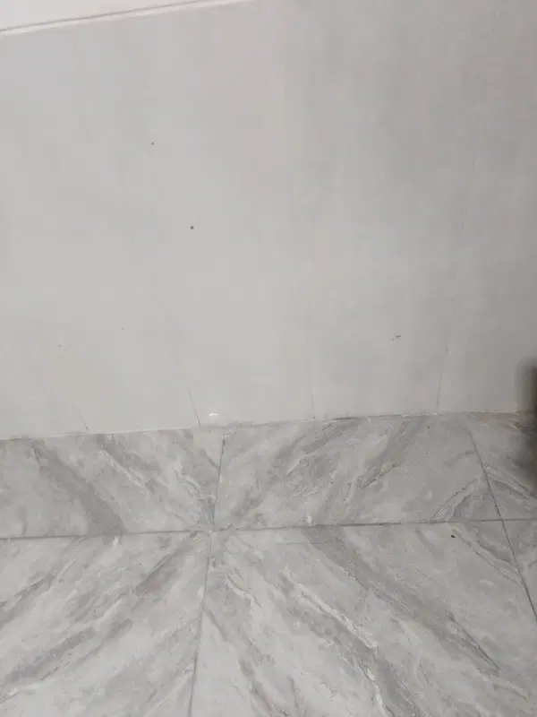مغازه ۱۲ متری دارای حمام و سرویس بهداشتی
