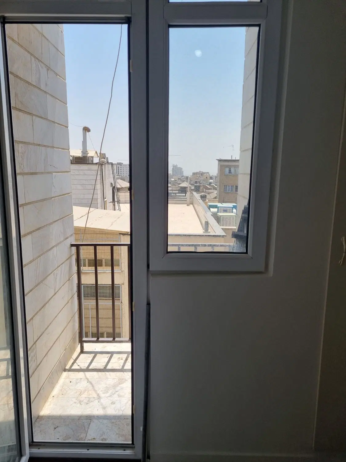 ۶۳ متر _ دو خواب _ رو به افتاب