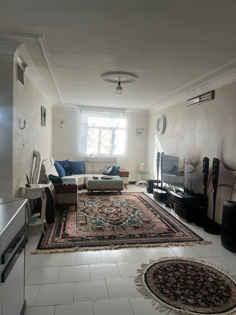 ۵۹ متر روبه حیاط با پارکینگ سندی