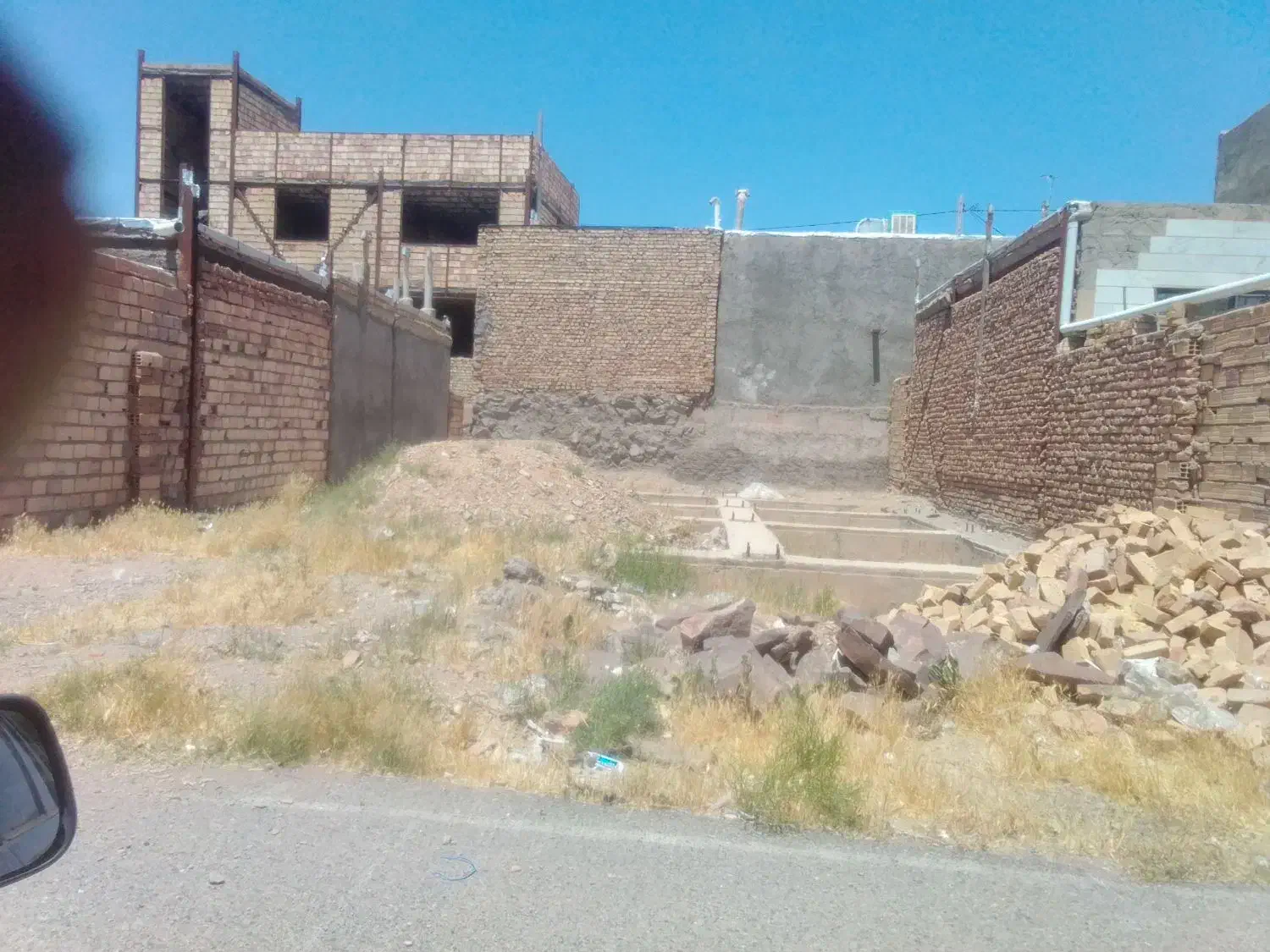 زمین فروشی
