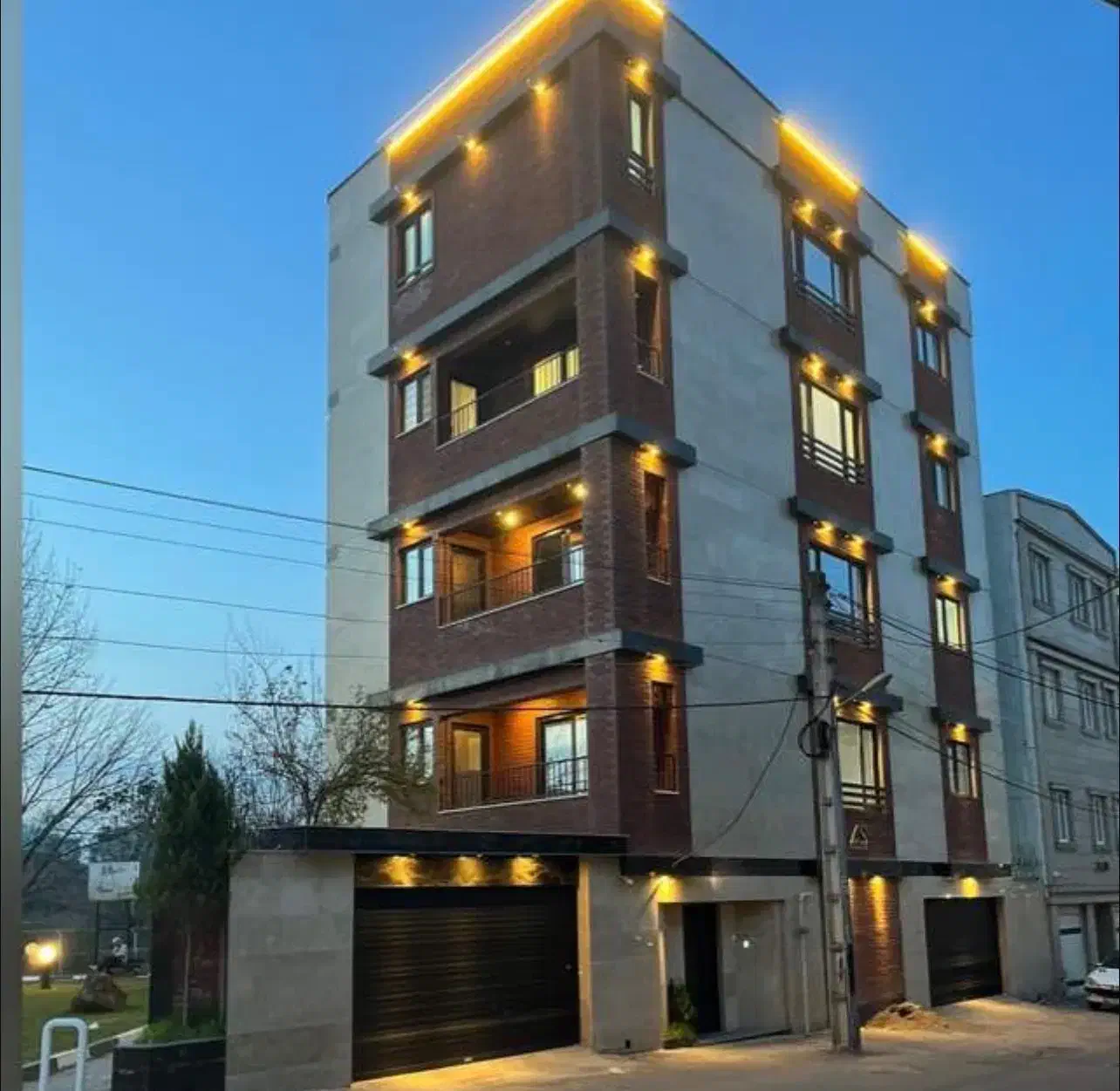 اپارتمان رشتیان نوساز ۱۲۵ متری روبروی ۸ دی
