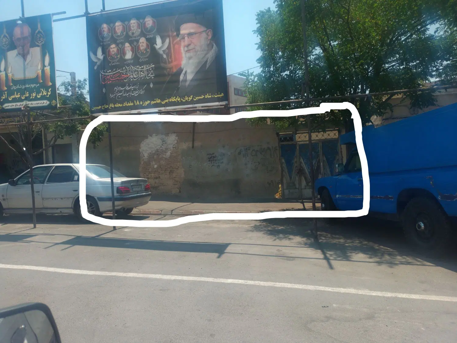 ملک کلنگی کنار خیابان