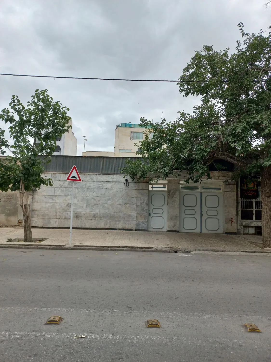 ویلایی بزرگ ۲طبقه با حیاط دلباز و تمیز