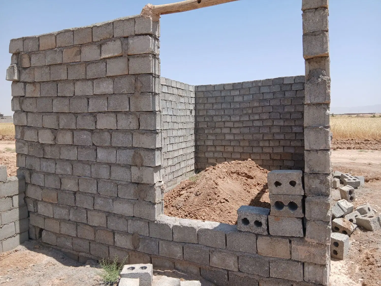 زمین باربندی در برخوار