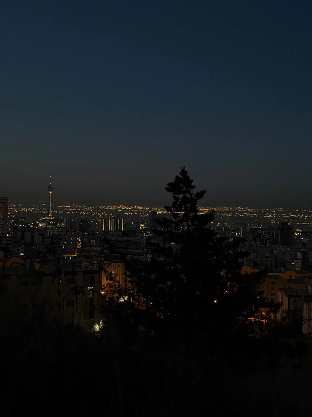 آپارتمان نوساز لوکس ۲۵۰متری (امام جمعه)