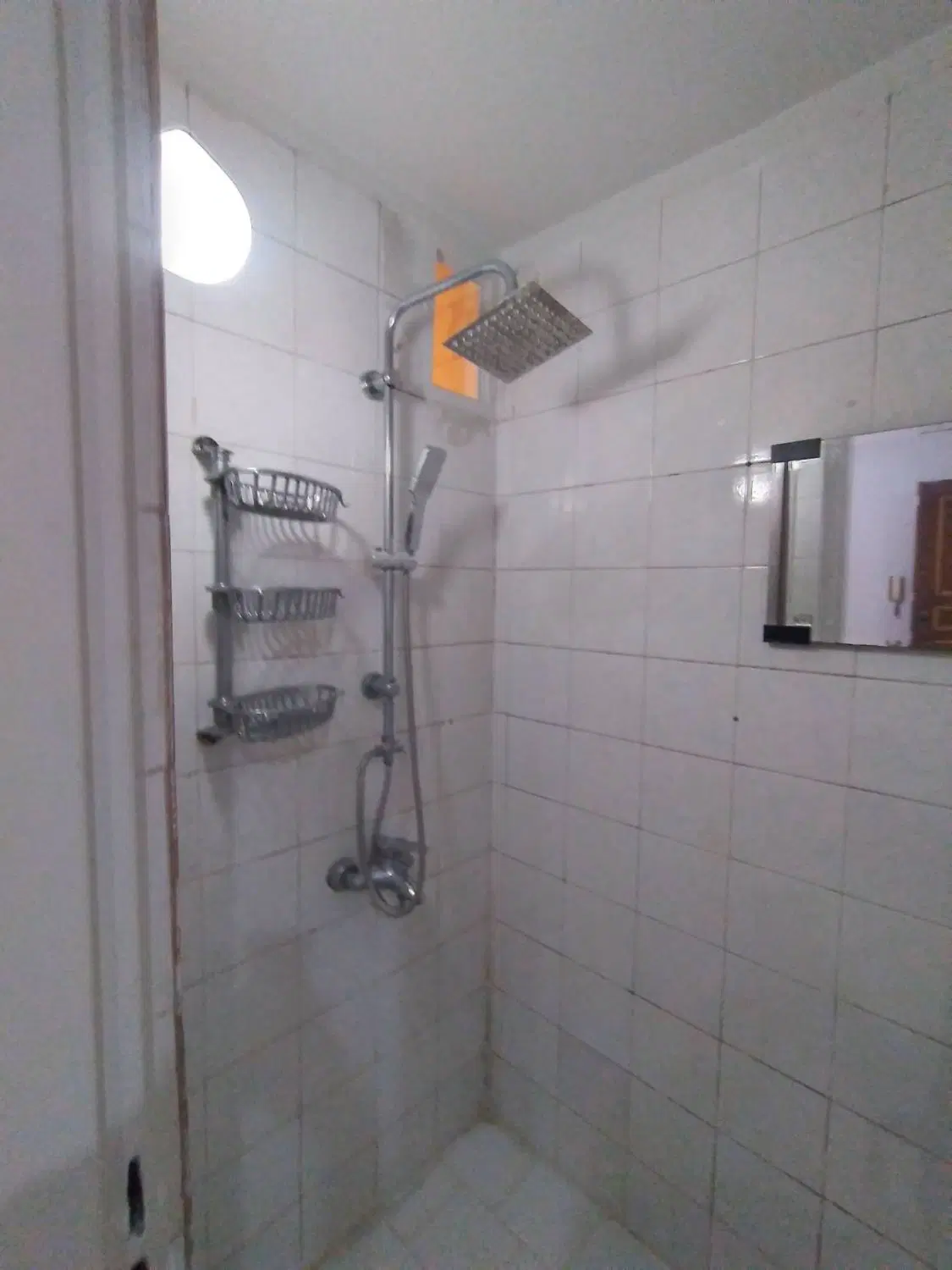 ۶۲ متر طبقه اول با پارکینگ عیره مزاحم  بازسازی شده