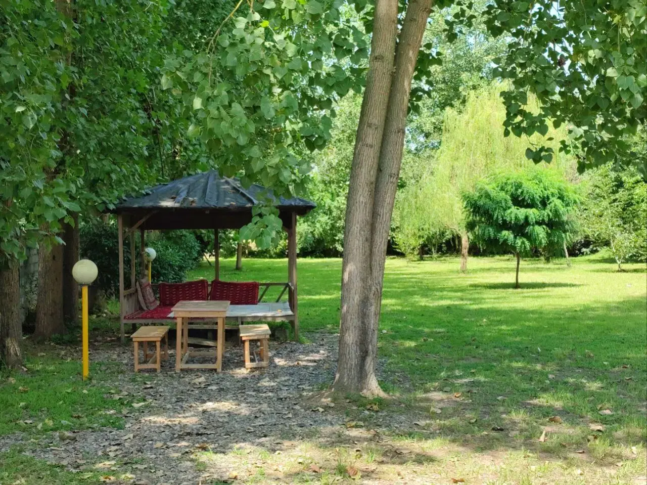 ویلاباغ با رودخانه اختصاصی نزدیک رشت دربست