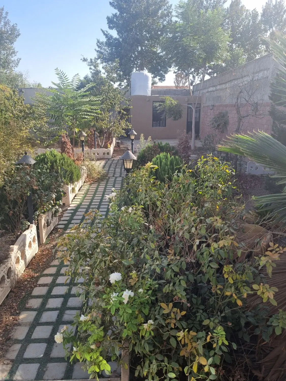 ۴۰۰ متر باغچه شهرکی