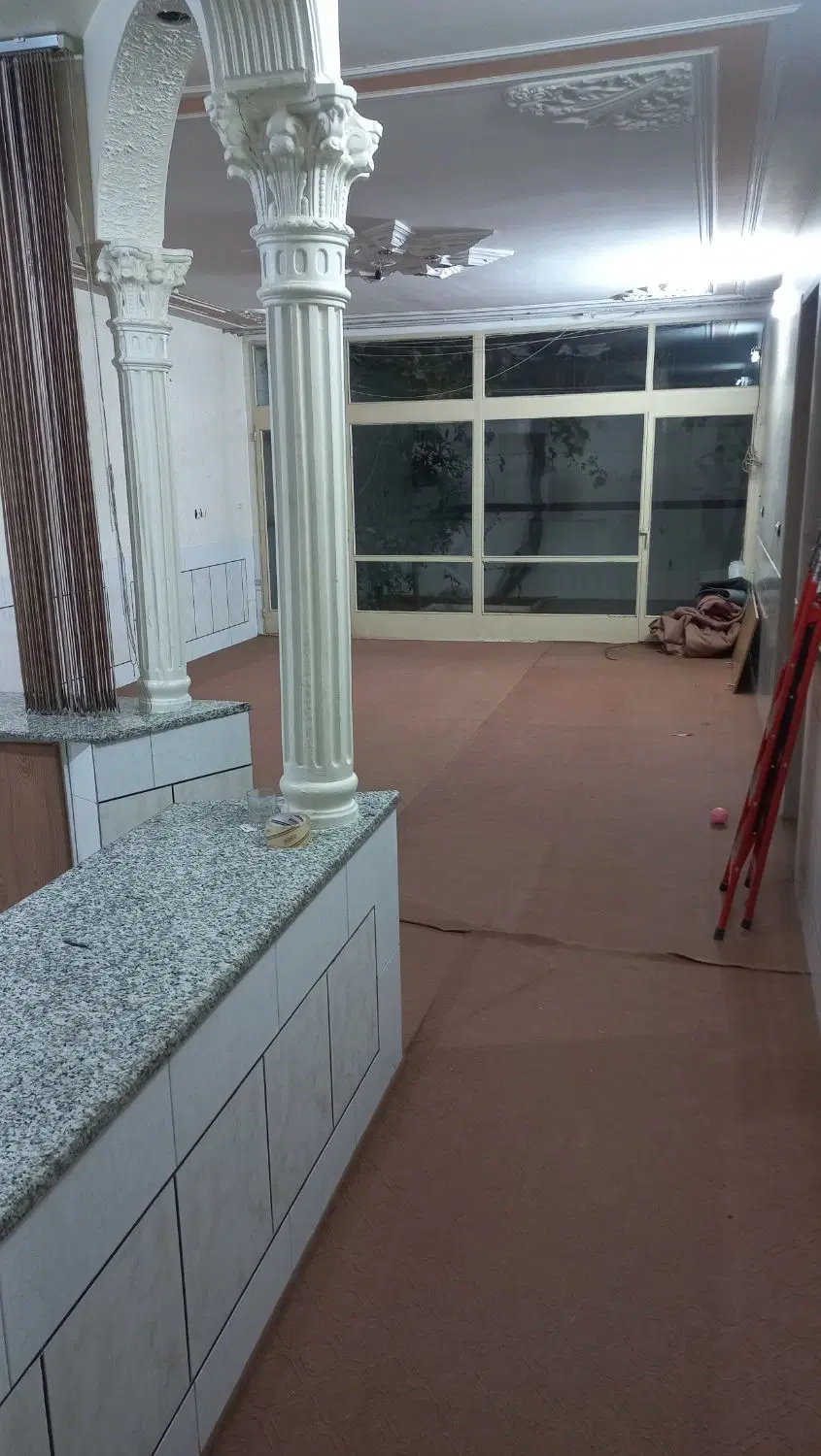 خانه اجاره ای دو خواب و حیاط بزرگ