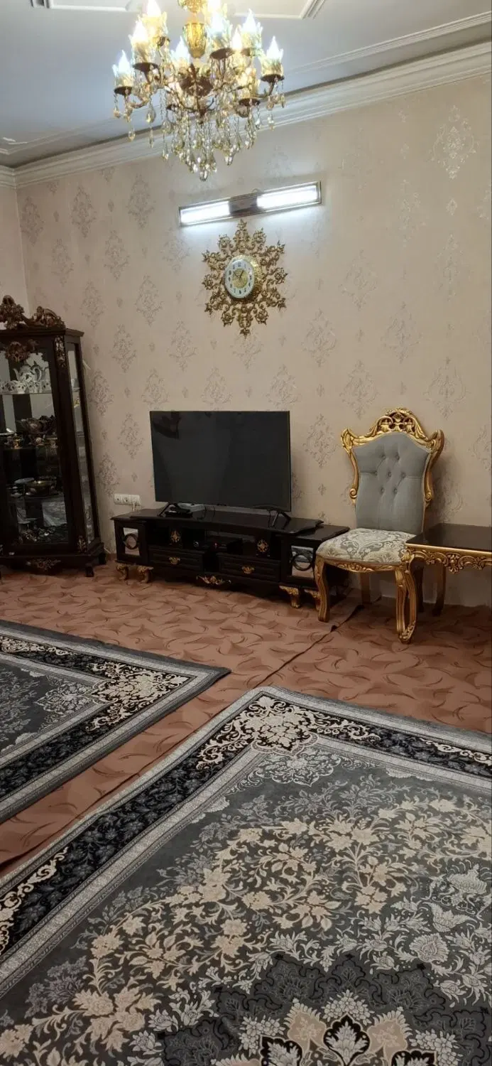 واحد75متری با مغازه 15متری فروشی