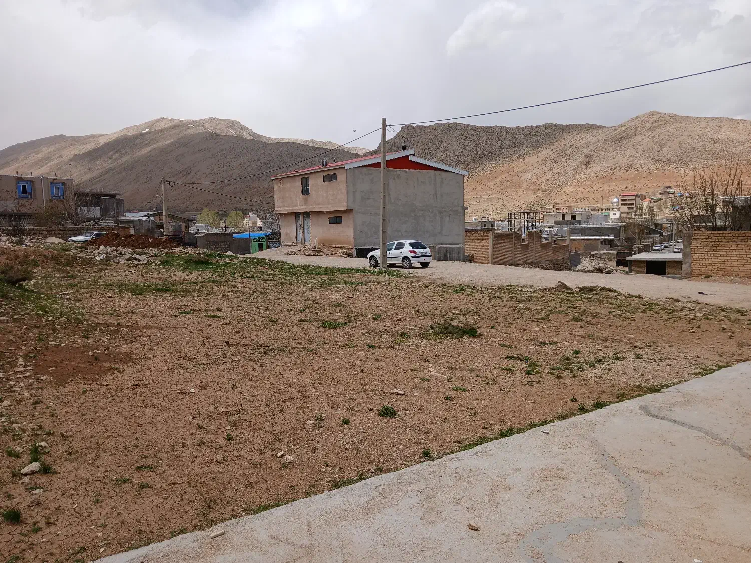 ۲۰۰ متر زمین مسکونی دارای پروانه ساخت