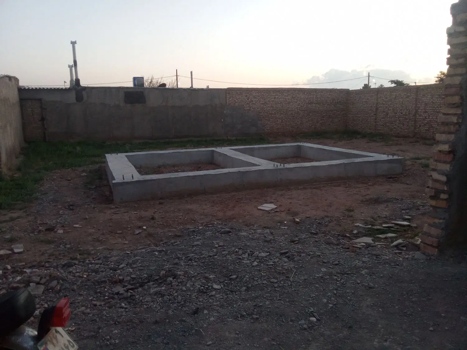 زمین فروشی