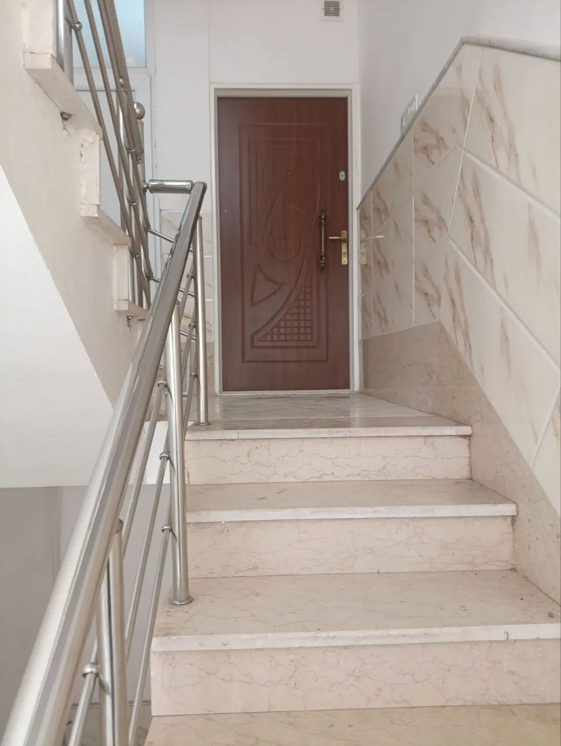 خونه دربست کامل همکف باتمام امکانات