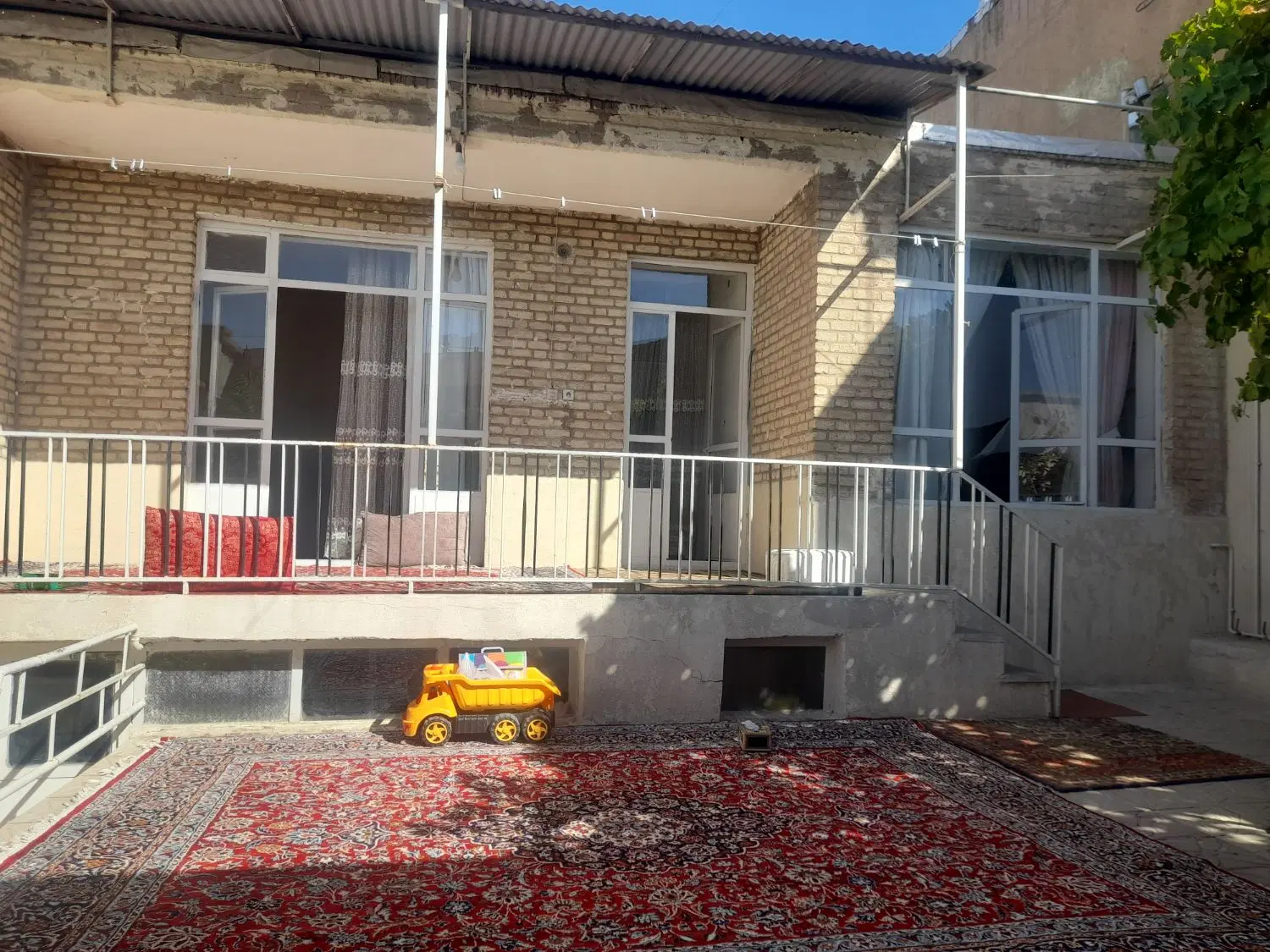 خانه ویلایی ۲۰۸ متری در خیابان اراک