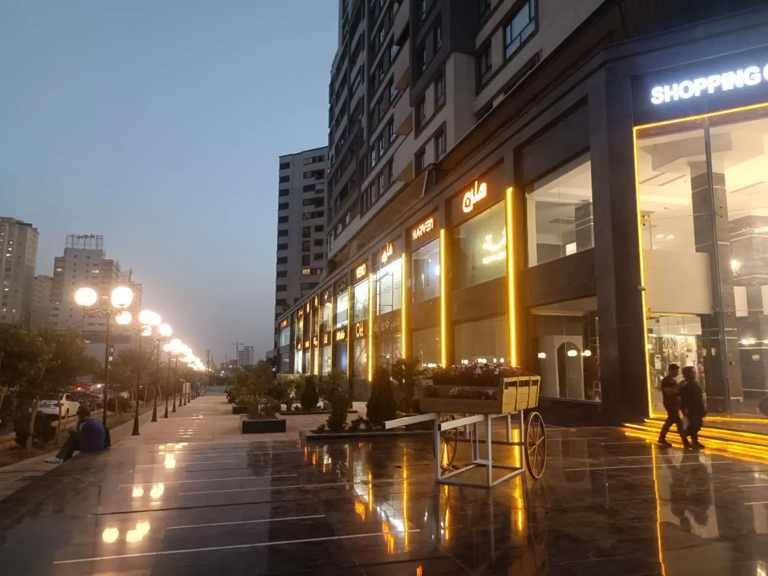 ۹۰ متر تجاری همکف امپریال ( ریحانه ) شمیم رحمت