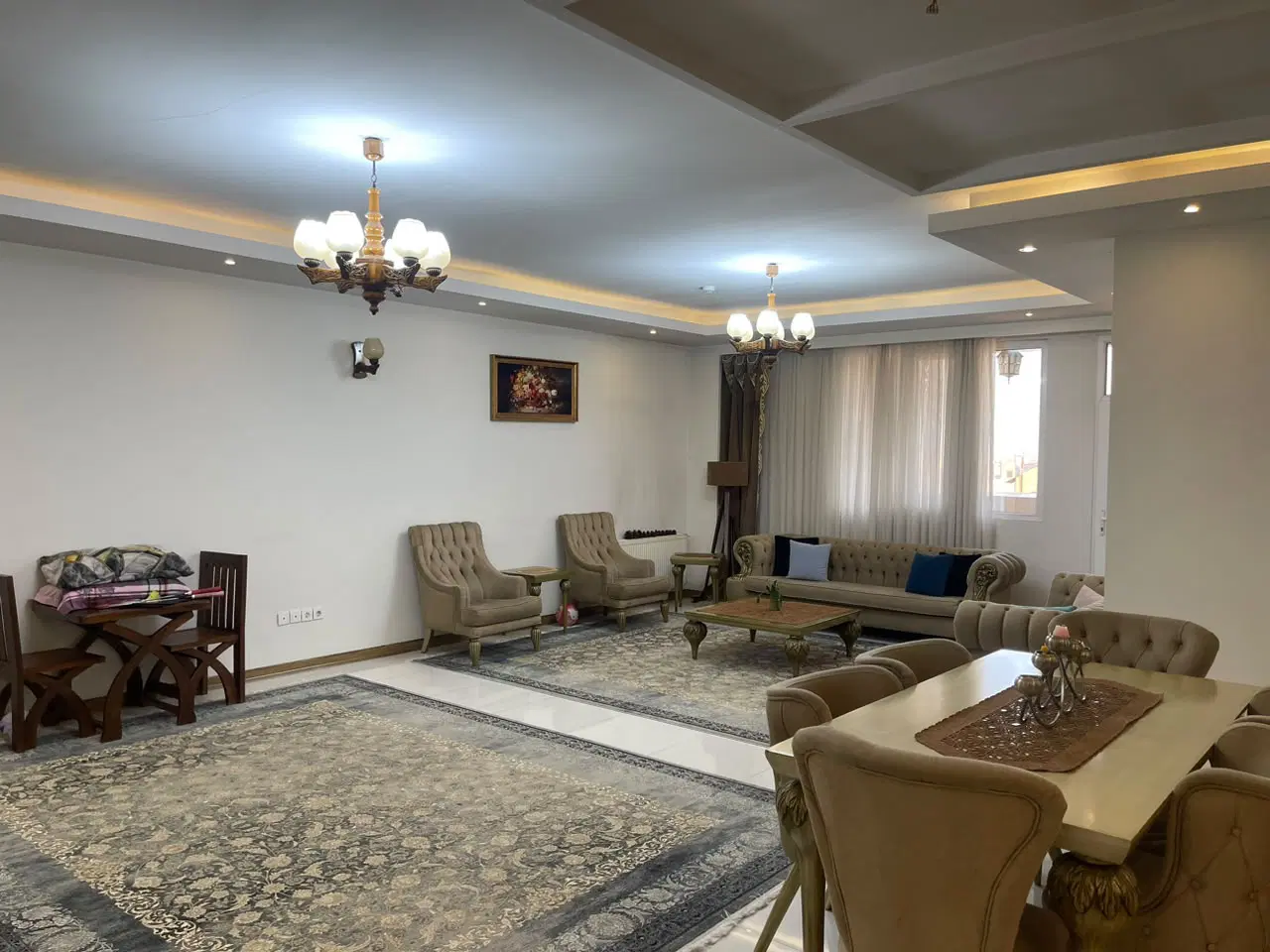۱۲۵ متری ‌واریان زنبق ها