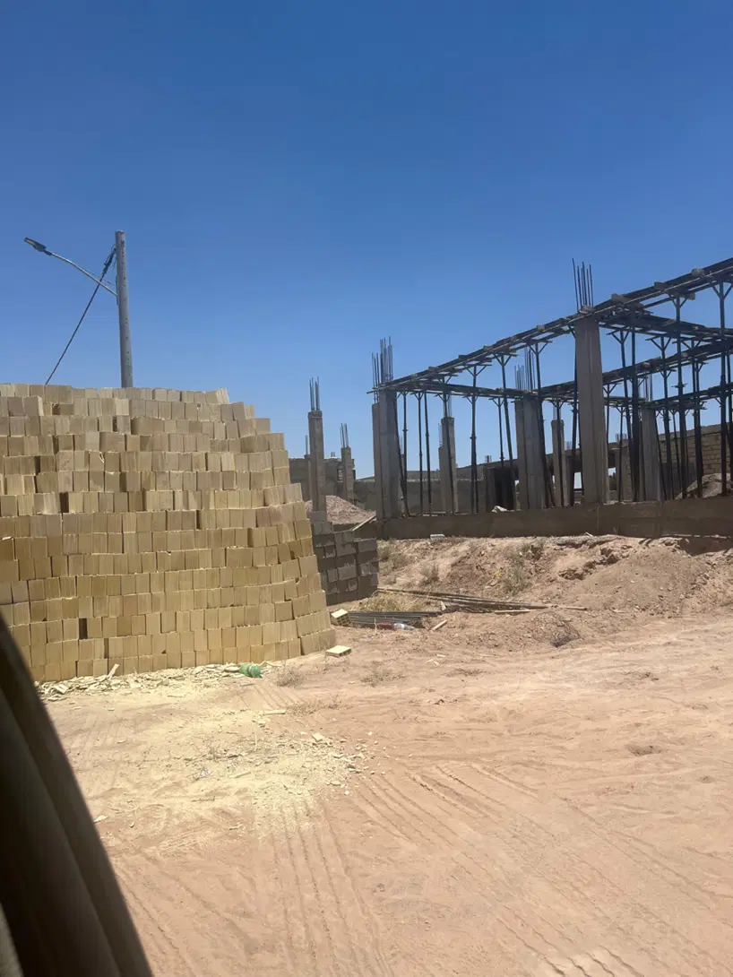 ساختمان نیمه ساز