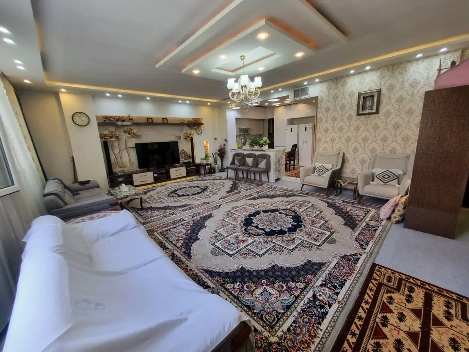 آپارتمان ۱۱۰ متری شیک و تمیز ابتدای دلاوران