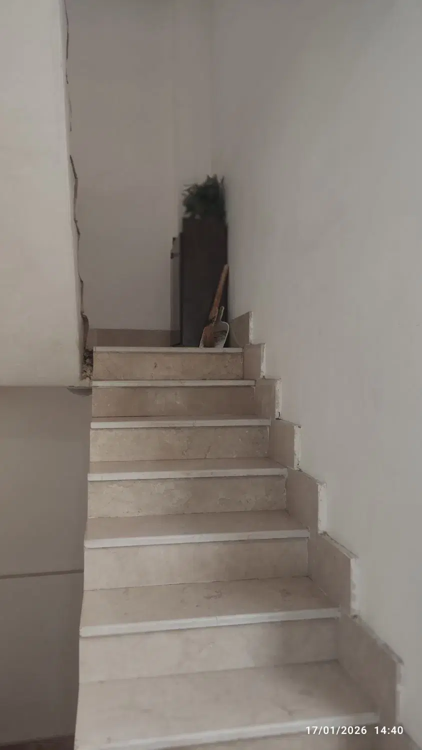 طبقه سوم روی همکف با پشت بام اختصاصی