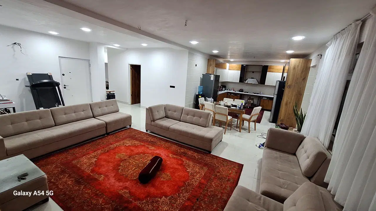 فروش ۳ خواب ۲۰۰ متر زیر بنا