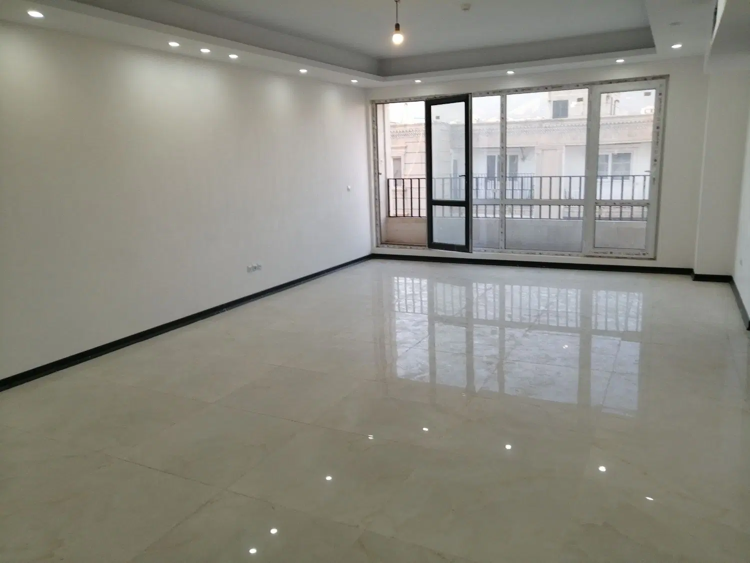 فروش یک واحد مسکونی مهستان فاز 2 محله 1