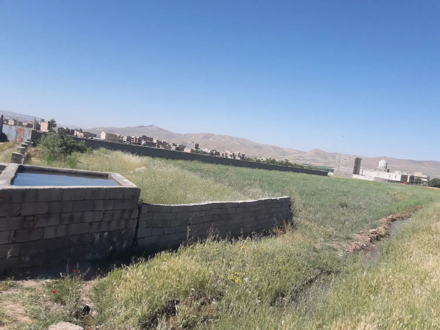 زمین برجاده
