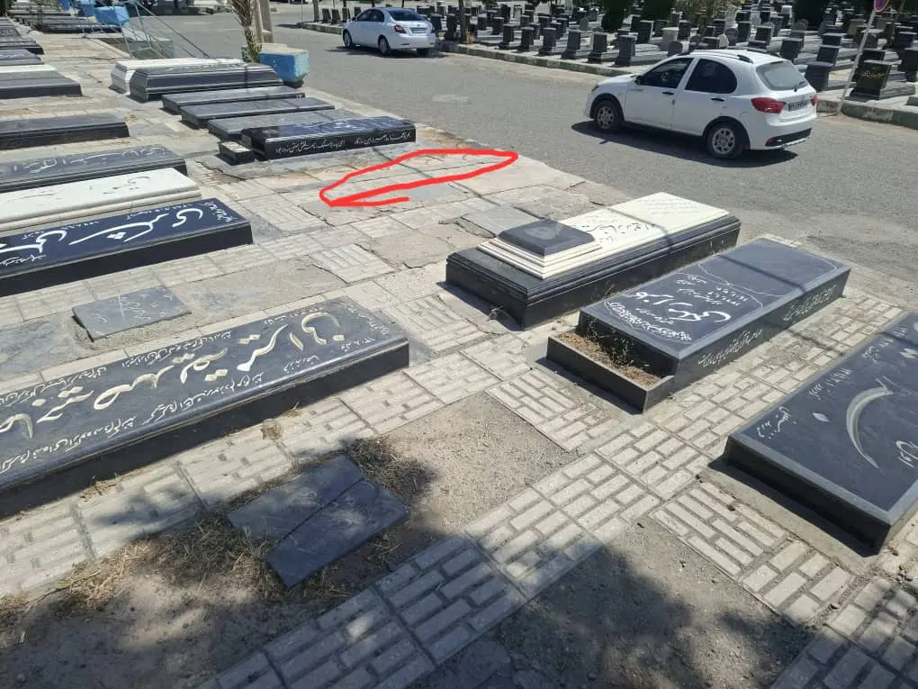 قبر دوطبقه خالی پشت حسینیه نزدیک شهدا